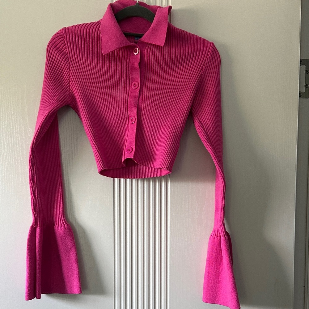 Edikted Cropped Ribbed Button-Front Top in Fuchsia Pink